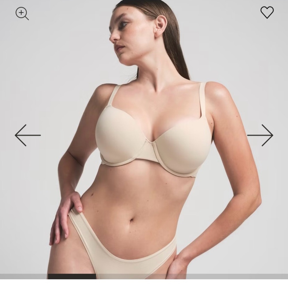 NWT Skims Fit everybody 
T-SHIRT BRA. Sand. 40C